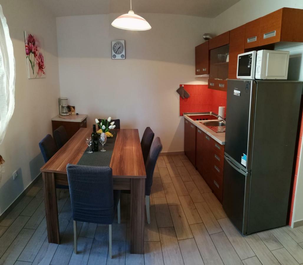 Apartmani Nada เคลโนวีซา ภายนอก รูปภาพ