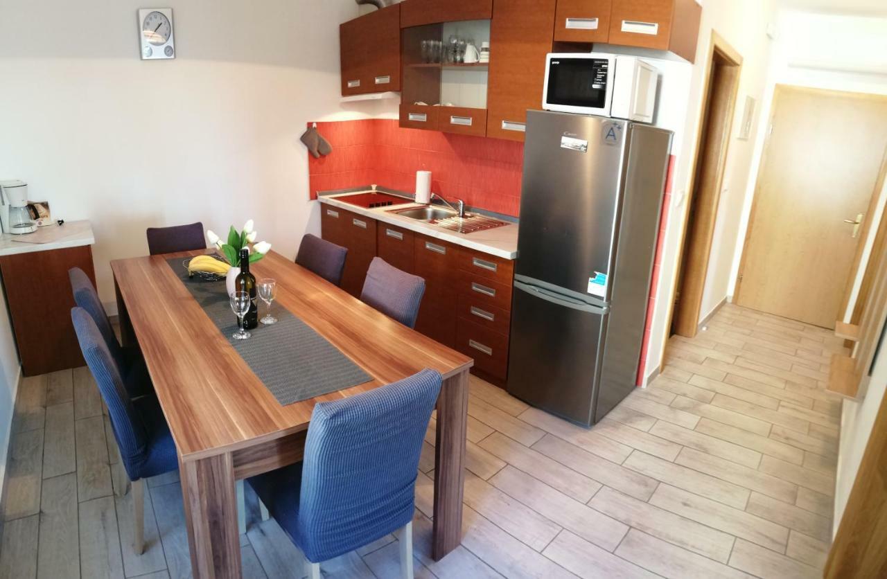 Apartmani Nada เคลโนวีซา ภายนอก รูปภาพ